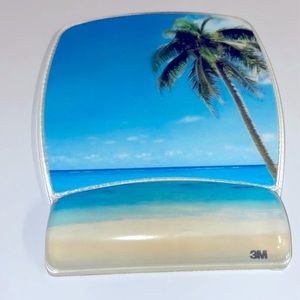 3M gel wrist pad, beach scene like new!